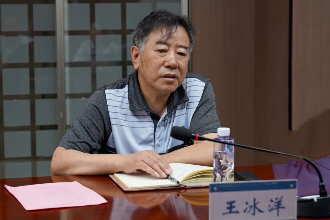 071691369442520643.jpeg 王冰洋進行座談交流.jpg